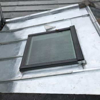 Pose de zinc à coté du Velux à Sannois